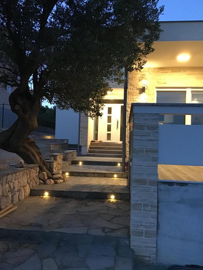 Moderner Bungalow Mit Meerblick Lun  Exterior photo